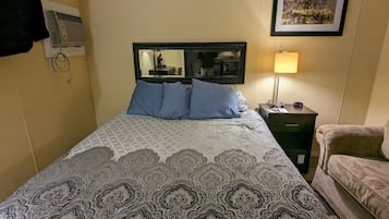 Suite, 1 King Bed, Non Smoking