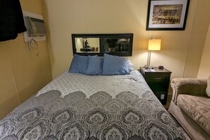 Suite, 1 King Bed, Non Smoking | Desk, iron/ironing board, free WiFi, bed sheets