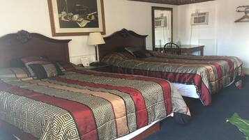 Kamar, 2 Tempat Tidur Double, Bebas Asap Rokok | 1 kamar tidur, meja kerja, setrika/meja setrika, dan Wi-Fi gratis