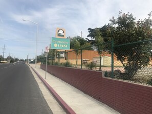 Exterior - Economy Inn Antioch (Antioch)