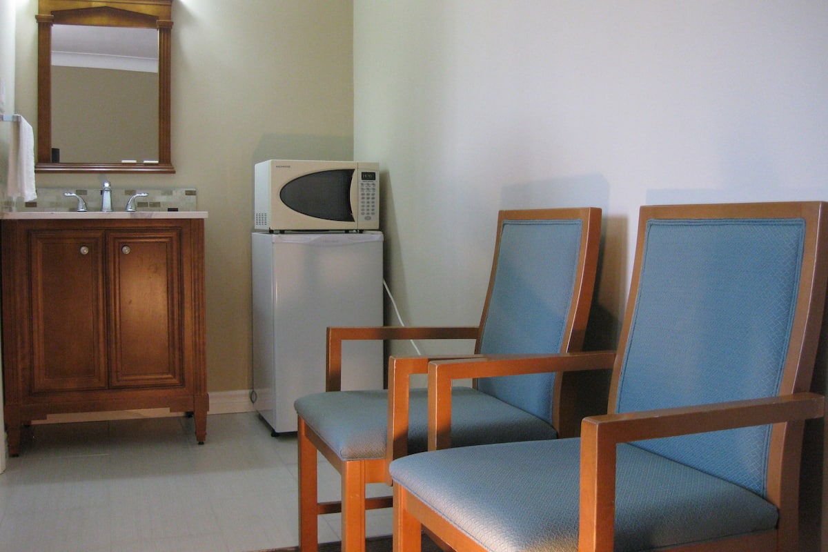 Habitación estándar, 2 camas dobles | Wifi gratis