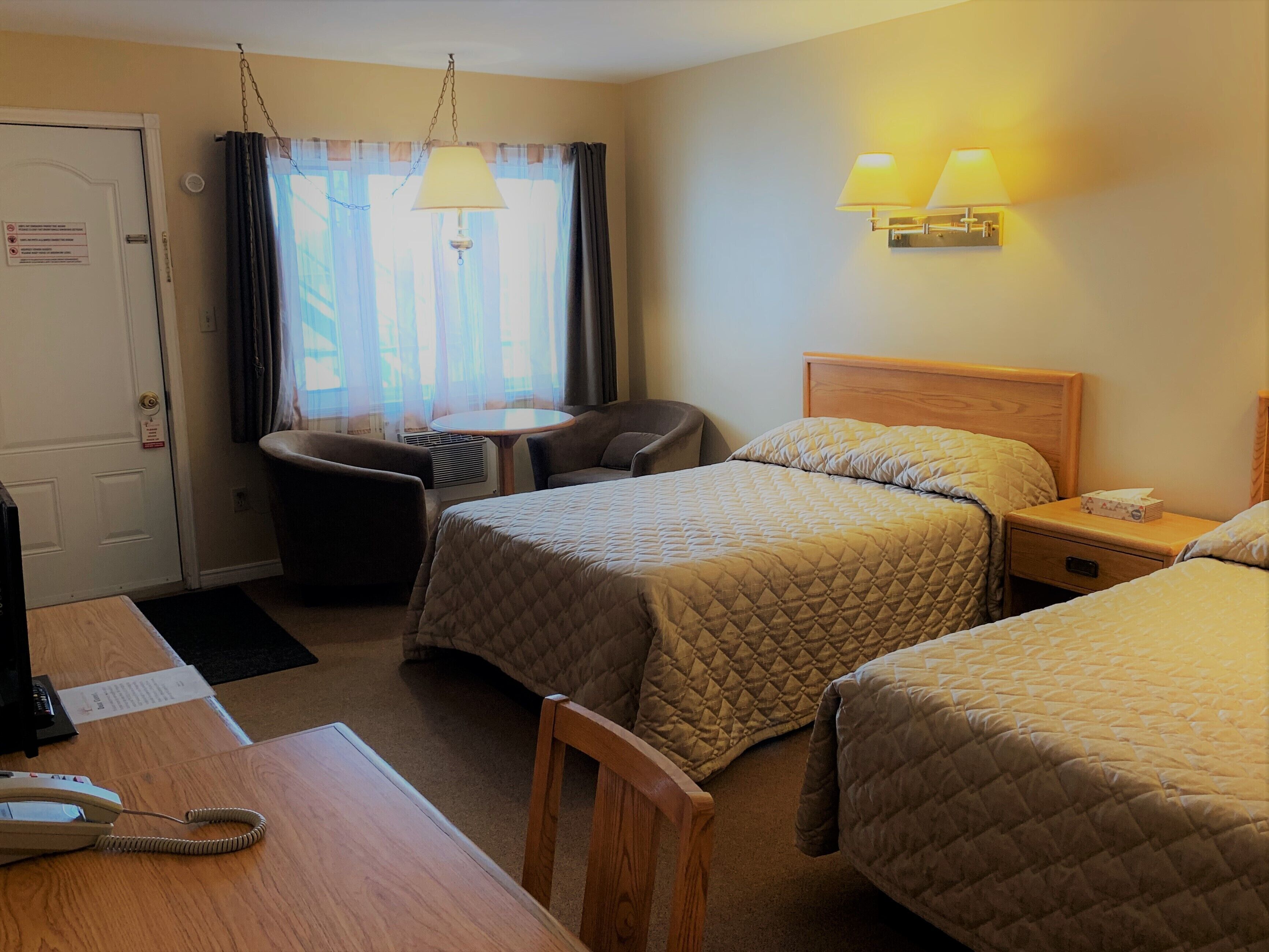 Téléviseur à écran plat de 32 po avec télévision par câble, téléviseur