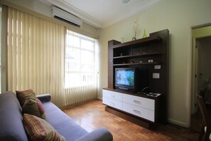 Standard Apartment, 2 Bedrooms, Refrigerator & Microwave | Living room | TV - Domingos 1101 (Rio de Janeiro)