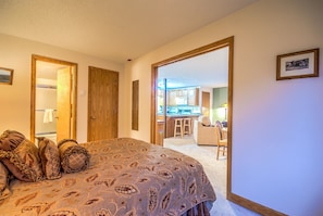 1 Bedroom, 1 Bathroom SME 32 | 1 bedroom, premium bedding, iron/ironing board, free WiFi - Storm Meadows East by Retreatia (Steamboat Springs)