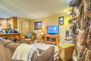 1 Bedroom, 1 Bathroom SME 23 | 1 bedroom, premium bedding, iron/ironing board, free WiFi - Storm Meadows East by Retreatia (Steamboat Springs)