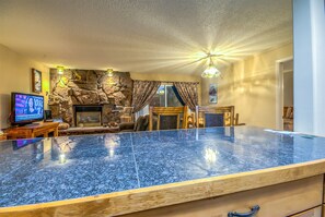 Huoneisto, 1 makuuhuone | 1 makuuhuone, ylelliset vuodevaatteet, silitysrauta/-lauta