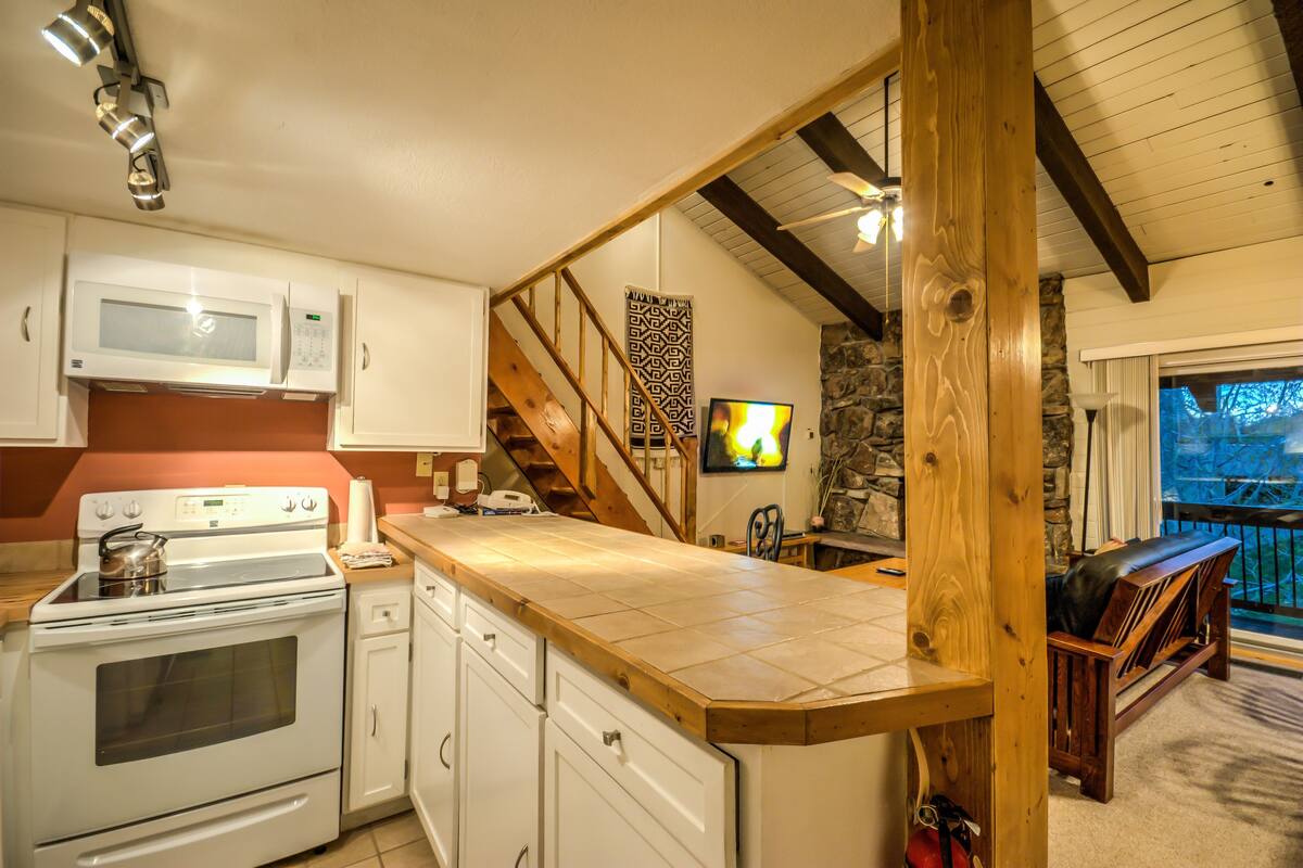 2 Bedroom, 2 Bathroom - SMI 530 | Private kitchen | Fridge, microwave, coffee/tea maker