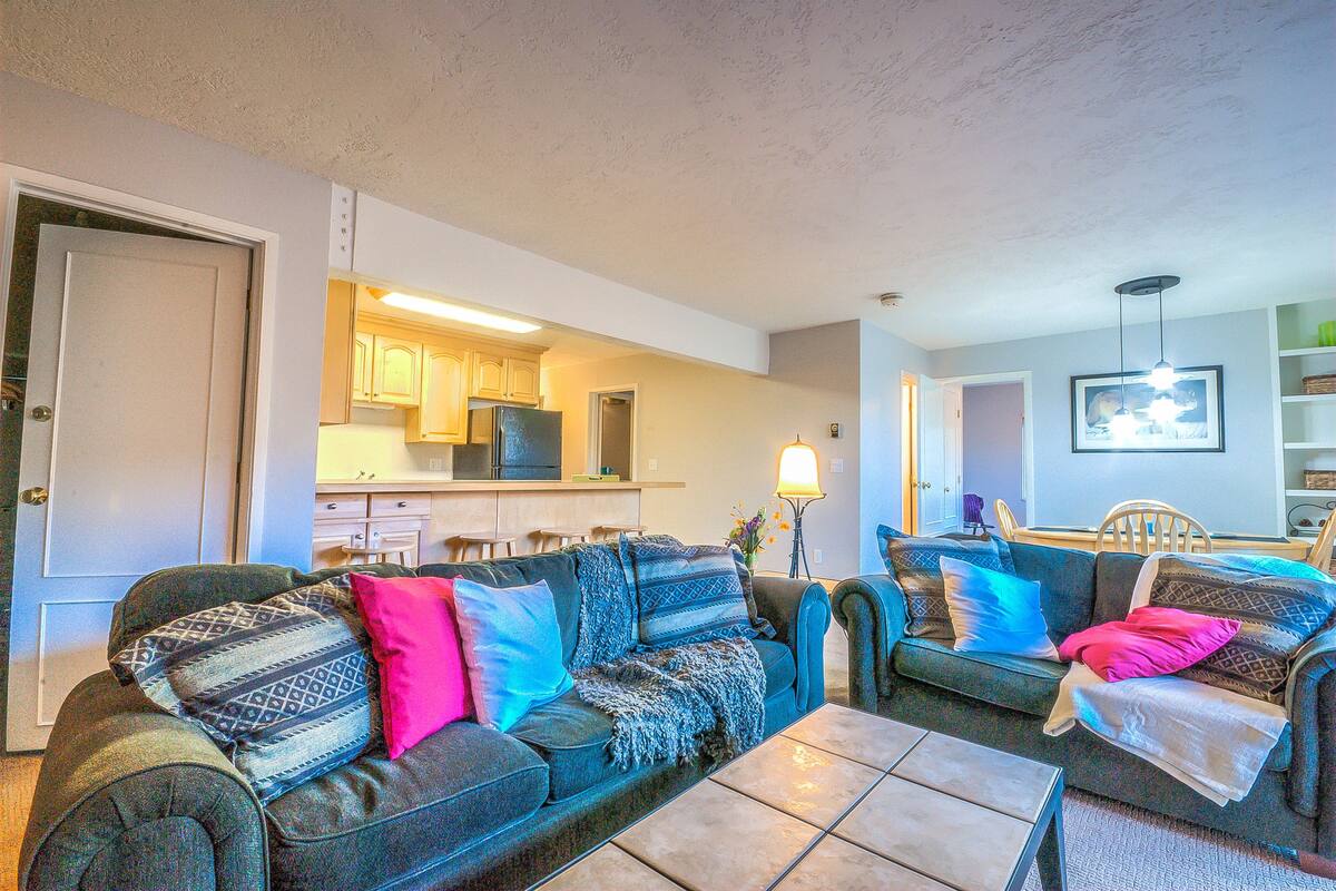2 Bedroom, 2 Bathroom - SM 344 | Living area | Flat-screen TV, fireplace