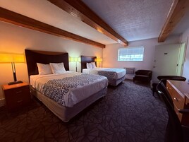 Premium bedding, desk, iron/ironing board, free WiFi