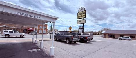 Pintu masuk properti