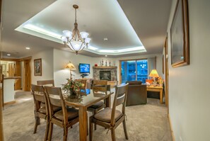 4 Bedroom, 3 Bathroom B 204 | In-room dining
