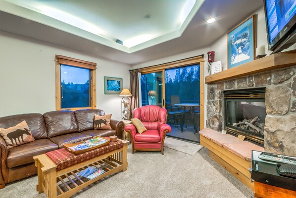2 Bedroom, 2 Bathroom A 205 | Living area