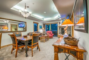 Huone | 1 makuuhuone, ylelliset vuodevaatteet, ilmainen Wi-Fi