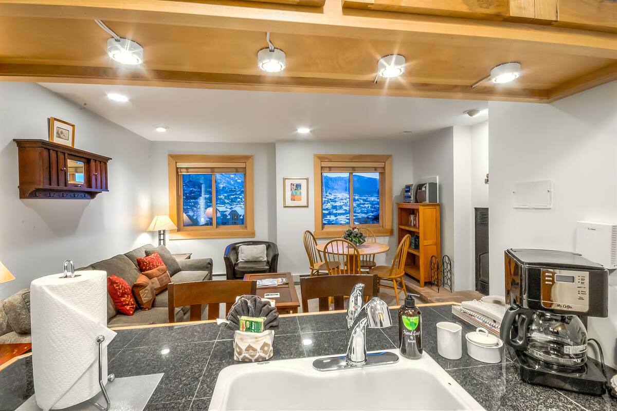 1 Bedroom, 1 Bathroom - 3424 | Living area | Flat-screen TV, fireplace