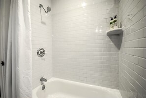 1 Bedroom, 1 Bathroom - 3424 | Bathroom | Combined shower/bathtub, free toiletries - The West by Retreatia (Steamboat Springs)