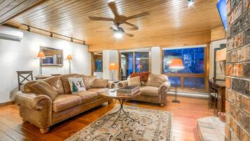 3 Bedroom, 3 Bathroom-Dulany 206 | Bathroom