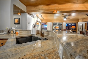 3 Bedroom, 3 Bathroom-Dulany 206 | Private kitchen | Fridge, microwave, stovetop, dishwasher