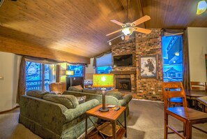 Living area - Dulany by Retreatia (Steamboat Springs)