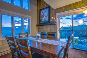 3 Bedroom, 2 Bathroom - Hillsider 15 | Dining