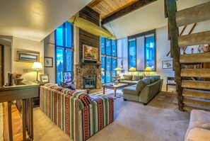 1 Bedroom, 2 Bathroom - Hillsider 10  | Living area