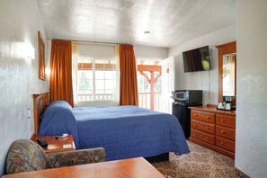 Habitació estàndard, 1 llit de matrimoni gran | Escriptori, wifi gratuïta i roba de llit 