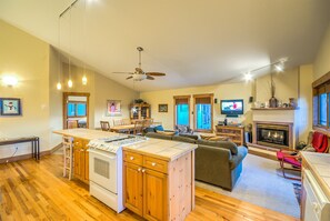 3 Bedroom, 3 Bathroom 1715 | 1 bedroom, premium bedding, iron/ironing board - Saddle Creek by Retreatia (Steamboat Springs)