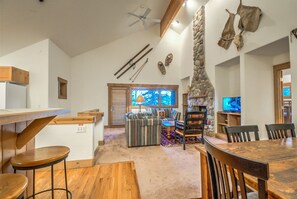2 Bedroom, 2 Bathroom 1700 | 1 bedroom, premium bedding, iron/ironing board - Saddle Creek by Retreatia (Steamboat Springs)