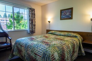 مكتب وواي فاي مجانًا وملاءات أسرّة