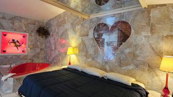 Suite, 1 cama King size, hidromasaje | Escritorio, insonorización, wifi gratis y acceso para silla de ruedas