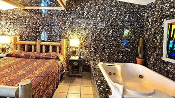 Suite, 1 llit de matrimoni gran, banyera d'hidromassatge | Escriptori, habitacions insonoritzades i wifi gratuïta