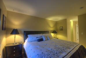 Condo, 2 quartos | 1 quarto, roupas de cama premium, ferros/tábuas de passar roupa