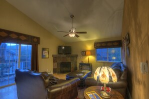 Condo, 2 Bedrooms