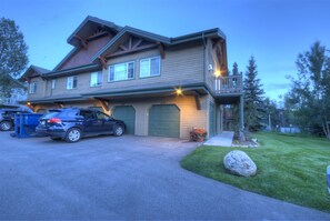 Condo, 2 Bedrooms