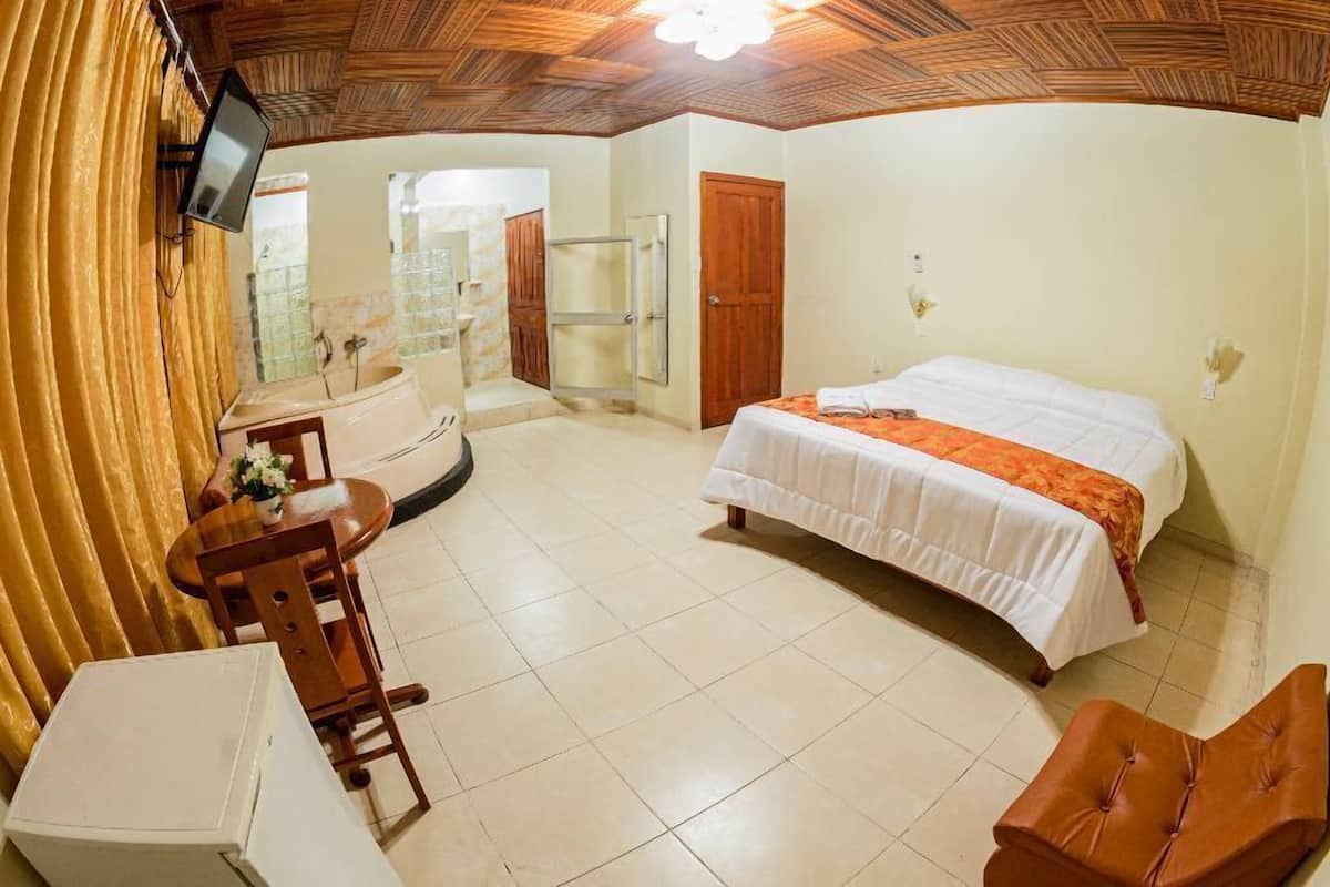 Executive Suite | Minibar, in-room safe, rollaway beds, free WiFi