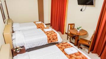 Minibar y caja de seguridad en la habitación