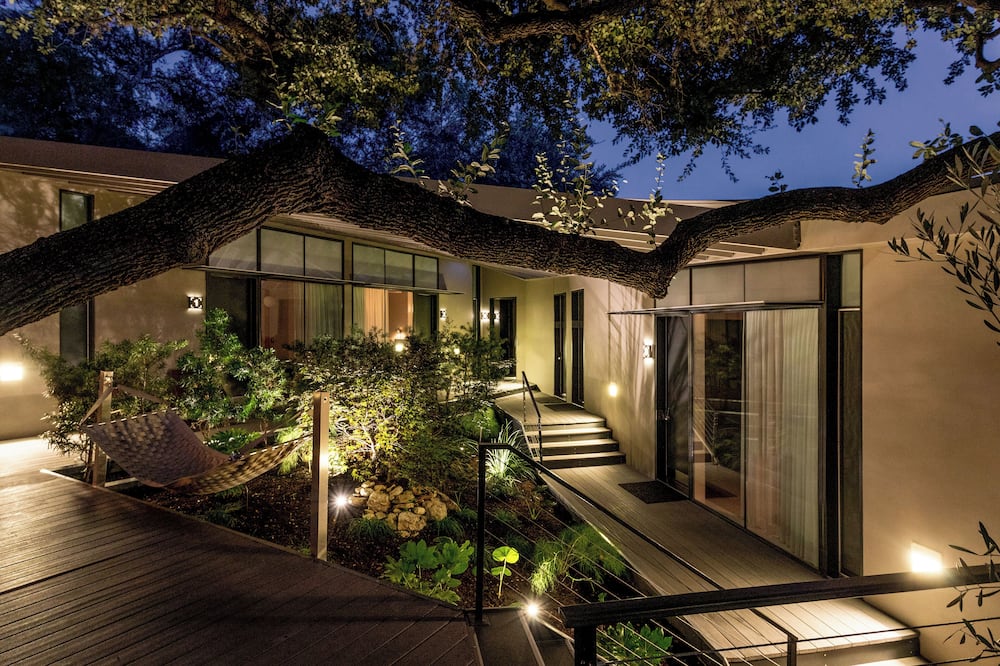 Frame Hotel - Treehouse