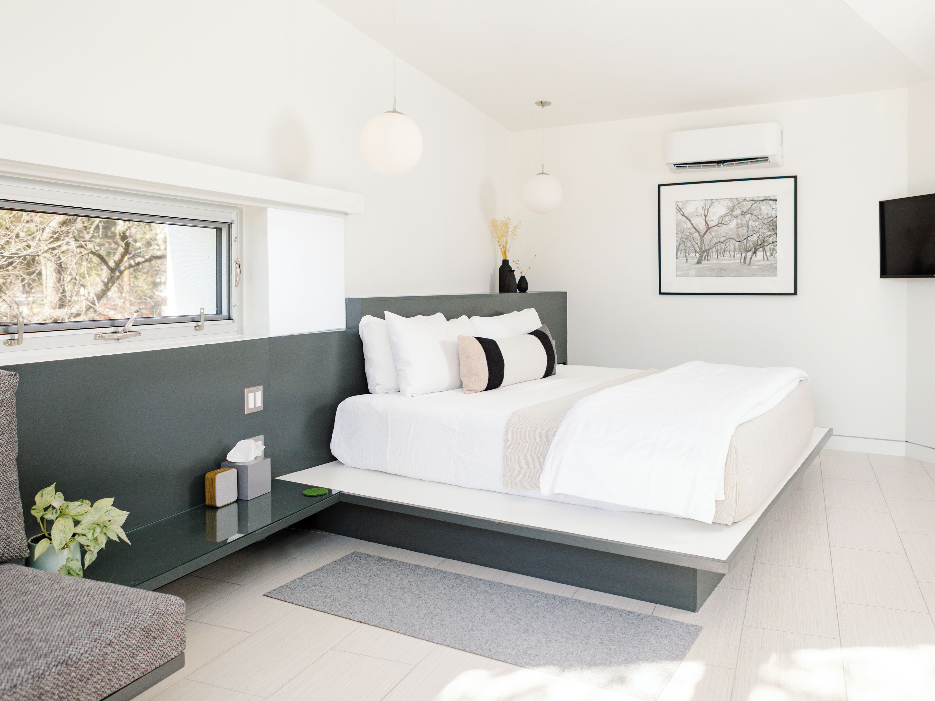 特級套房, 1 張特大雙人床, 私人浴室, 庭園 (White Suite) | 高級寢具、獨特設計、書桌、手提電腦工作空間