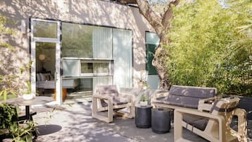 Premium Suite (Suite B) | Terrace/patio