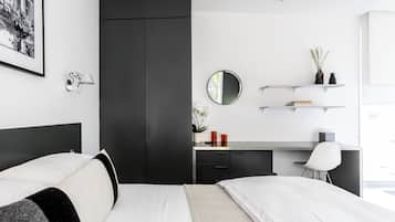 Luxury Room, 1 Queen Bed, Private Bathroom, Garden Area (Balcony)