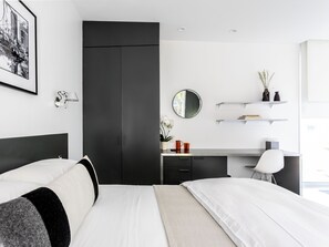 Luxury Room, 1 Queen Bed, Private Bathroom, Garden Area (Balcony)