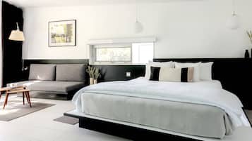 Suite Premium, 1 cama de matrimonio grande, baño privado, en la zona del patio (White Suite) | 1 dormitorio, ropa de cama de alta calidad, decoración individual