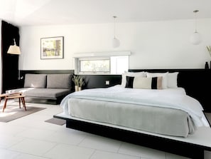 Premium-suite - 1 kingsize-seng - privat badeværelse - gårdsplads (White Suite) | 1 soveværelse, premium-sengetøj, individuelt design, skrivebord