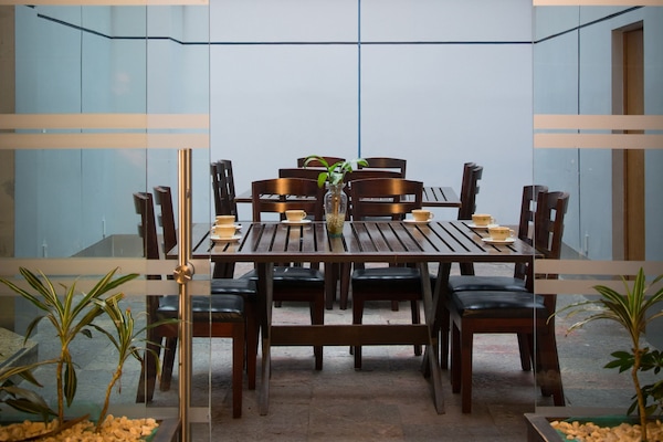 Breakfast, lunch, dinner served; international cuisine