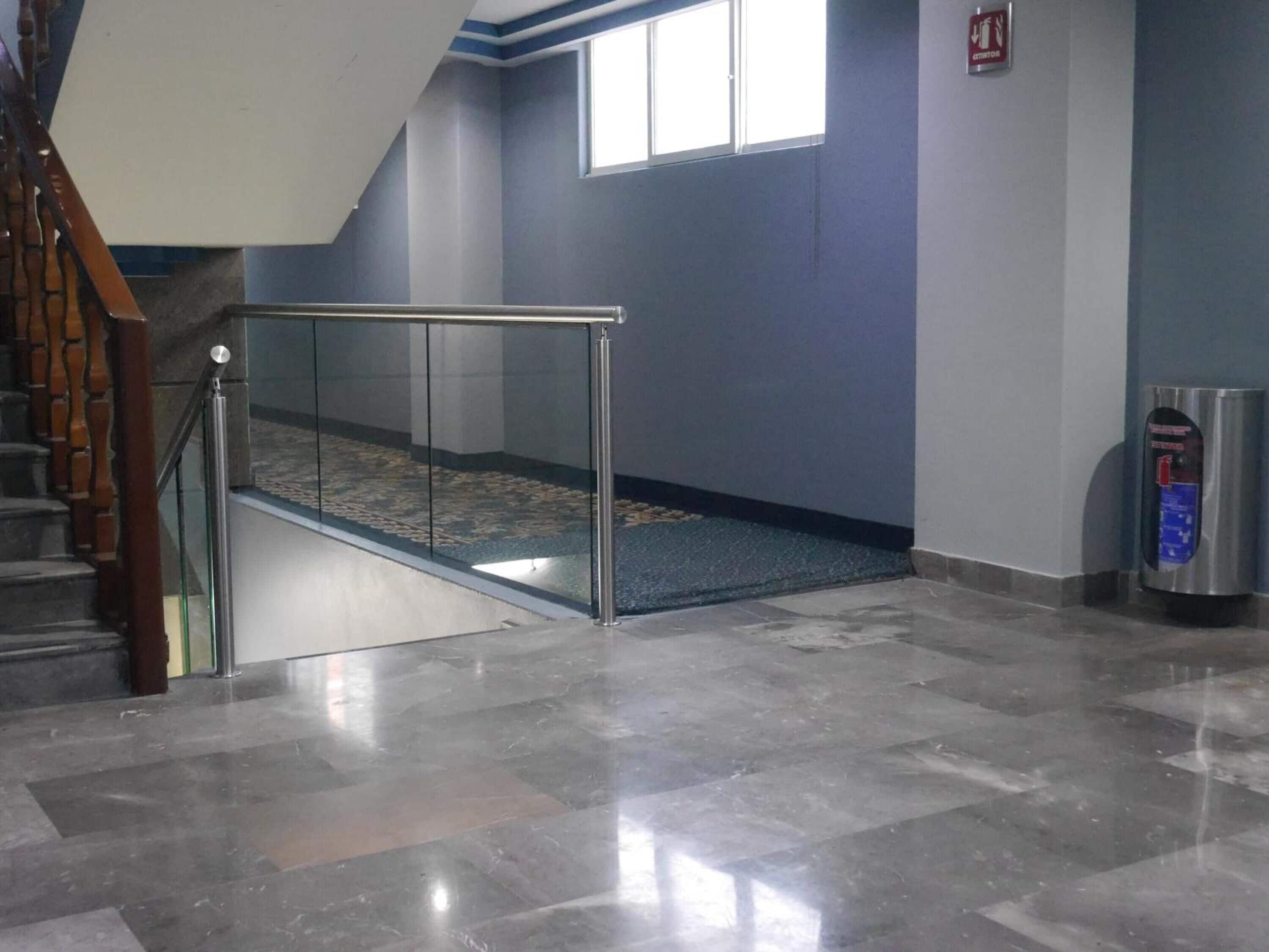 المنشأة من الداخل