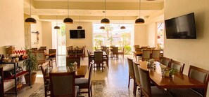 Breakfast buffet - Eco Bay Hotel y Restaurant (Bahía Kino)