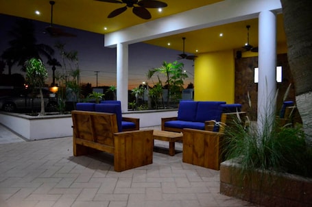 Terraza o patio. Eco Bay Hotel y Restaurant