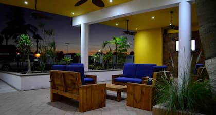 Eco Bay Hotel y Restaurant