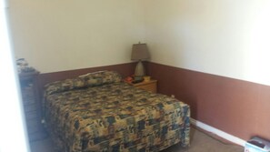 Enkeltrom, 1 dobbeltseng, tekjøkken | Wi-fi (inkludert)