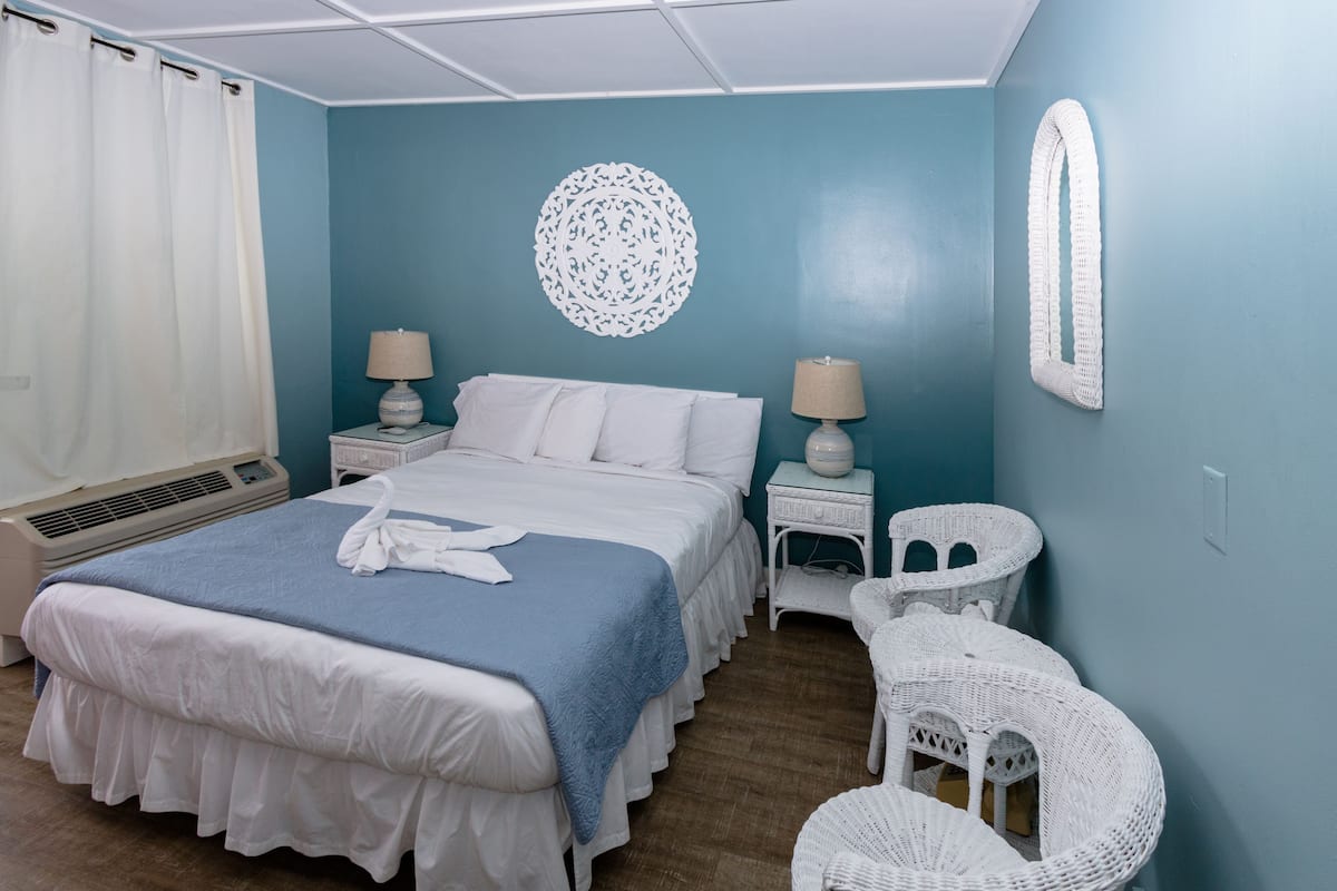 Blackout curtains, free WiFi, bed sheets