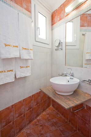 Basic Studio, Ground Floor | Bathroom